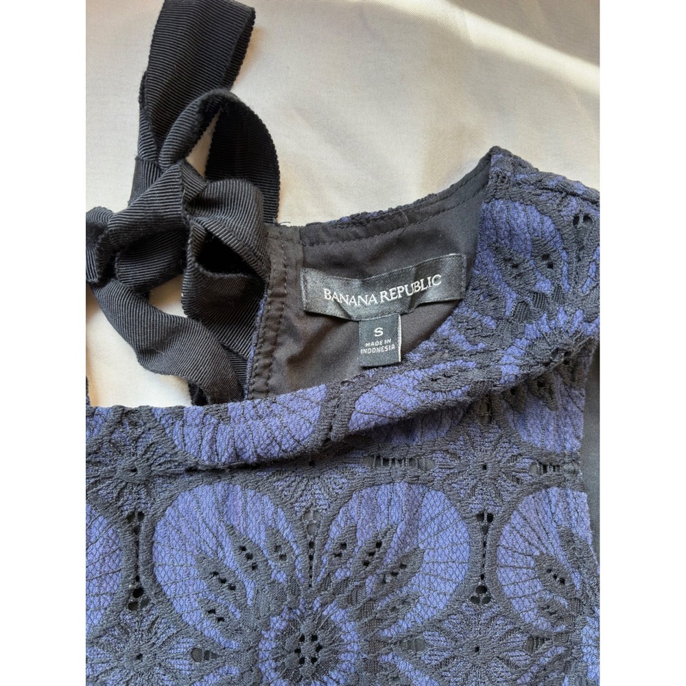 Banana Republic Navy Floral Lace Sleeveless Tie Back Top Small - Picture 2 of 6